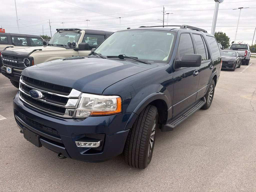 Used 2017 Ford Expedition XLT w/ Equipment Group 202A AWD/4WD image 1