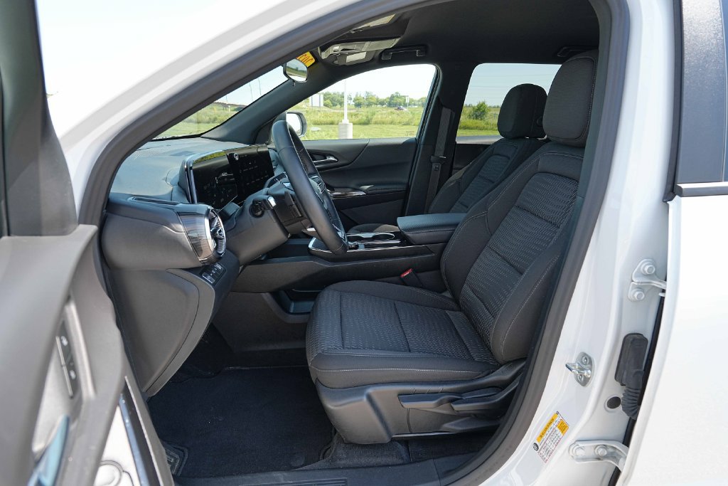 Used 2026 Chevrolet Equinox LT AWD/4WD image 18