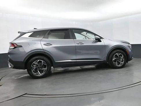 Used 2025 Kia Sportage LX FWD image 4