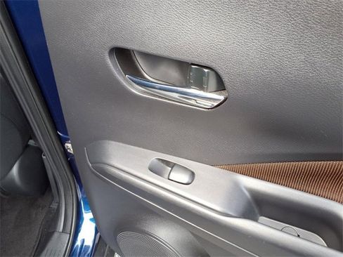 Certified 2020 Nissan Kicks SR image 23