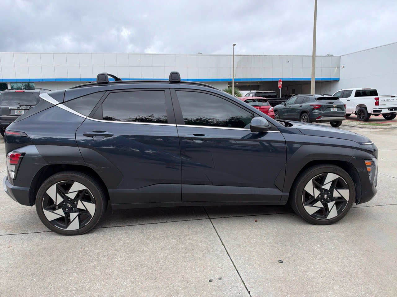Used 2024 Hyundai Kona Limited FWD image 8