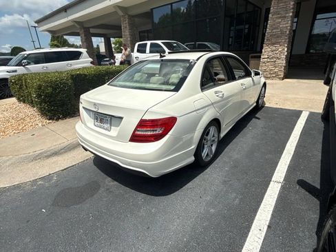 Used 2013 Mercedes-Benz C 250 Sedan image 4