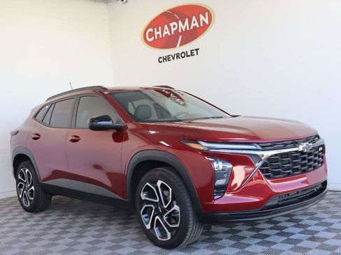 Used 2024 Chevrolet Trax RS w/ Sunroof Package FWD image 1