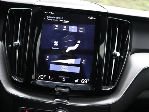 Used 2018 Volvo XC60 T8 R-Design w/ Convenience Package image 28