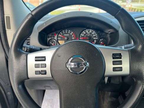 Used 2013 Nissan Frontier SV image 14