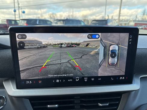 Used 2025 Ford Explorer ST-Line w/ ST-Line Street Pack image 17