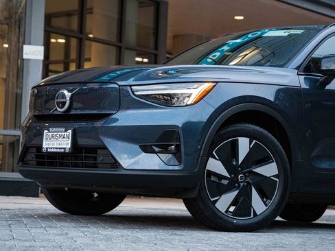 New 2026 Volvo EX40 Plus image 2