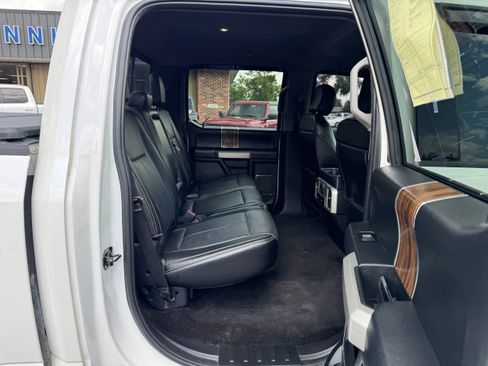 Used 2018 Ford F150 Lariat w/ Equipment Group 502A Luxury AWD/4WD image 14