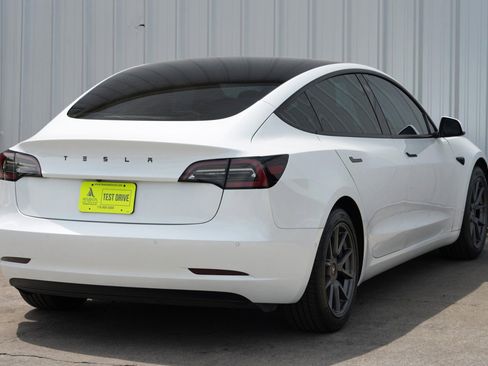 Used 2021 Tesla Model 3 Standard Range Plus image 50