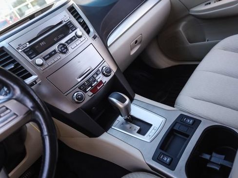Used 2011 Subaru Outback 2.5i Premium w/ All-Weather Pkg AWD/4WD image 25