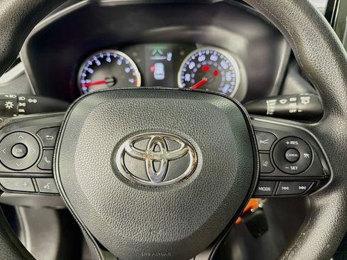 Used 2021 Toyota RAV4 LE FWD image 16