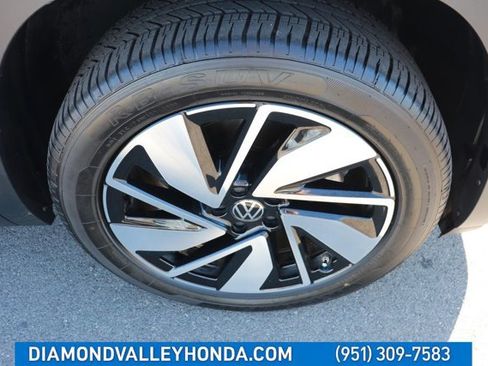 Used 2024 Volkswagen Atlas SE image 31