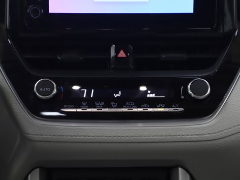 Used 2024 Toyota Corolla Cross LE w/ Moonroof Package image 18