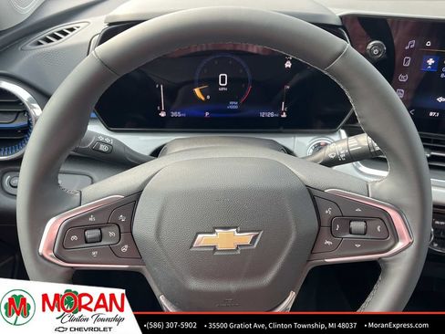 Certified 2025 Chevrolet Trax LT w/ Driver Confidence Package FWD image 19