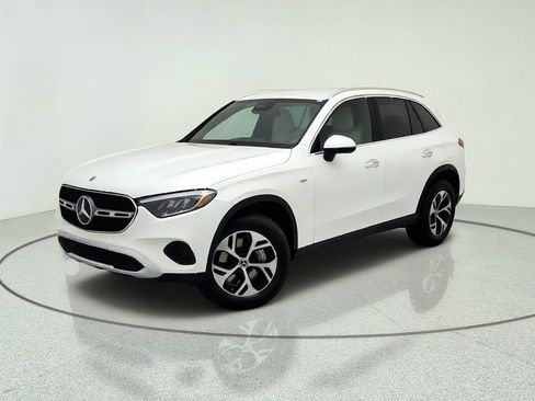 Used 2025 Mercedes-Benz GLC 350e 4MATIC image 1
