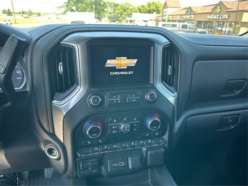 Used 2020 Chevrolet Silverado 1500 LT Trail Boss AWD/4WD image 15