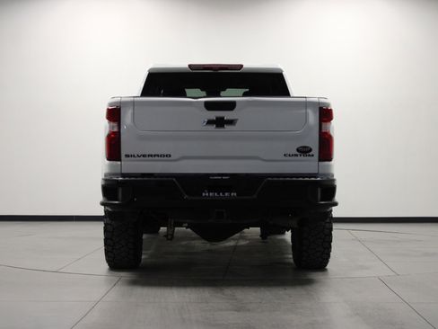 Used 2024 Chevrolet Silverado 2500 Custom w/ Custom Value Package image 5