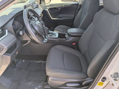 Used 2022 Toyota RAV4 LE AWD/4WD image 15