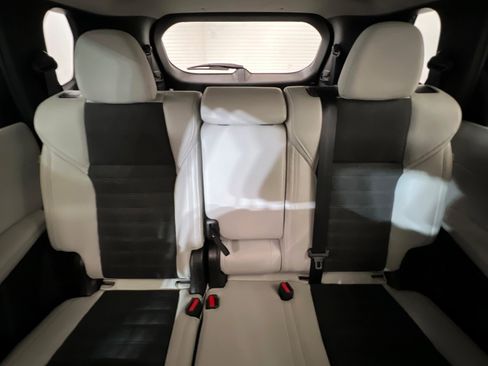 Used 2025 Mitsubishi Outlander SE image 27