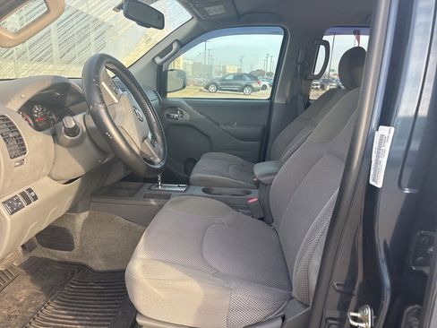 Used 2017 Nissan Frontier SV w/ SV Value Truck Package image 10