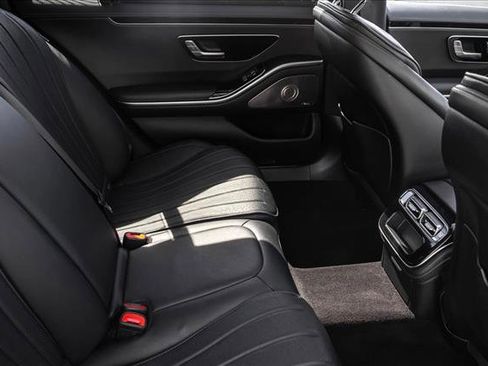 Used 2022 Mercedes-Benz S 500 4MATIC w/ AMG Line Package image 24
