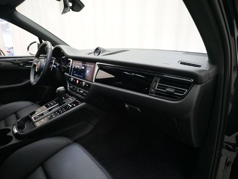 Certified 2026 Porsche Macan image 26