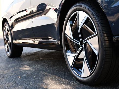 New 2025 Volvo EX90 Ultra w/ Protection Package Premier image 10