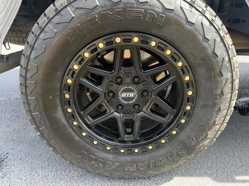 Used 2021 Ford F150 Lariat w/ Equipment Group 501A Mid image 9