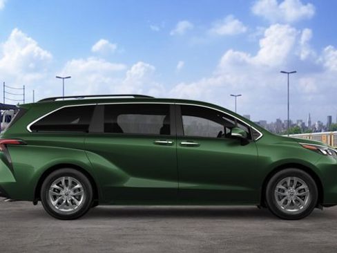 New 2026 Toyota Sienna XLE image 14