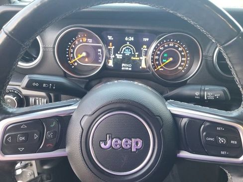 Used 2020 Jeep Gladiator Overland AWD/4WD image 14
