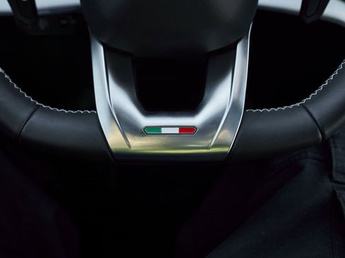 Used 2025 Lamborghini Urus SE image 61