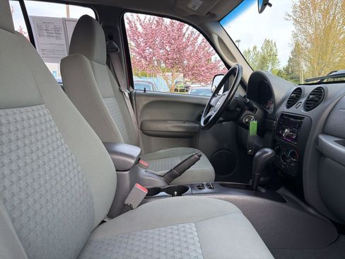 Used 2007 Jeep Liberty Sport image 16