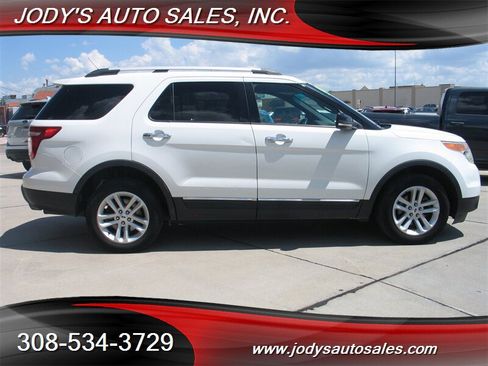Used 2013 Ford Explorer XLT AWD/4WD image 32