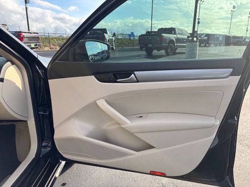 Used 2014 Volkswagen Passat 1.8T Wolfsburg Edition image 26