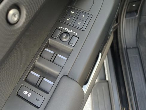 Used 2025 Land Rover Defender 110 S AWD/4WD image 23