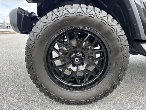 Used 2020 Jeep Wrangler Unlimited Sahara AWD/4WD image 12