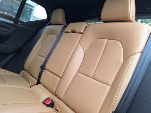 Used 2019 Volvo XC40 T5 Momentum image 22