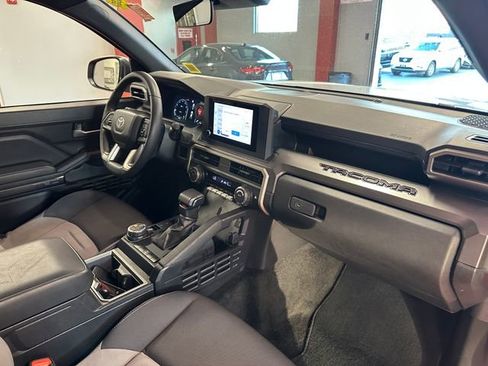 Certified 2024 Toyota Tacoma TRD Off-Road AWD/4WD image 17