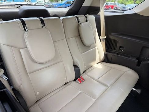 Used 2020 Ford Explorer Platinum w/ Premium Technology Package AWD/4WD image 9