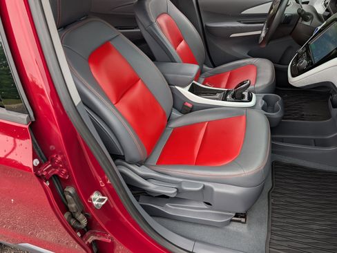 Used 2019 Chevrolet Bolt Premier w/ Infotainment Package FWD image 20