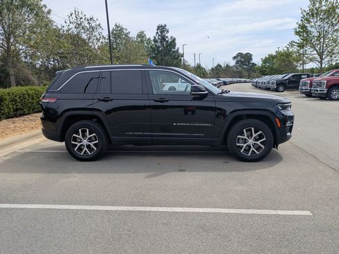 Used 2023 Jeep Grand Cherokee Limited w/ Luxury Tech Group II AWD/4WD image 3