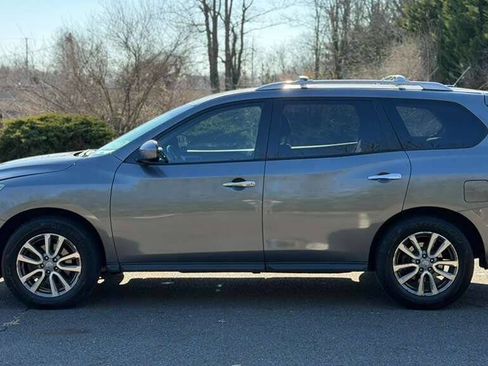 Used 2015 Nissan Pathfinder SV w/ Cargo Package image 4