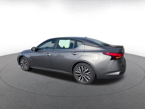 Used 2025 Nissan Altima 2.5 SV FWD image 10