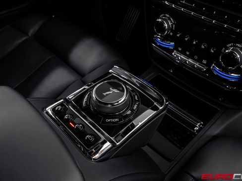 Used 2024 Rolls-Royce Phantom Sedan image 32