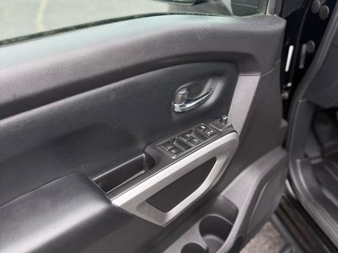 Used 2021 Nissan Titan SV w/ SV Convenience Package AWD/4WD image 9