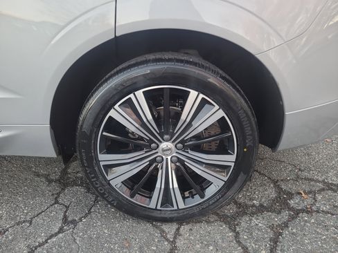 Used 2022 Volvo XC60 B5 Inscription w/ Climate Package image 11