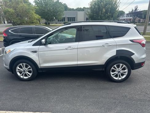 Used 2017 Ford Escape SE w/ Equipment Group 201A AWD/4WD image 6