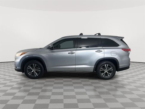 Used 2016 Toyota Highlander XLE image 4