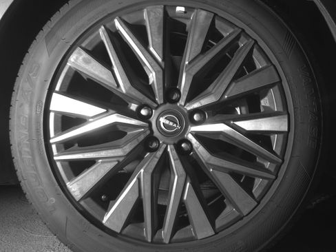 Used 2025 Nissan Altima 2.5 SV FWD image 13