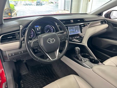 Certified 2019 Toyota Camry SE w/ Convenience Package FWD image 15